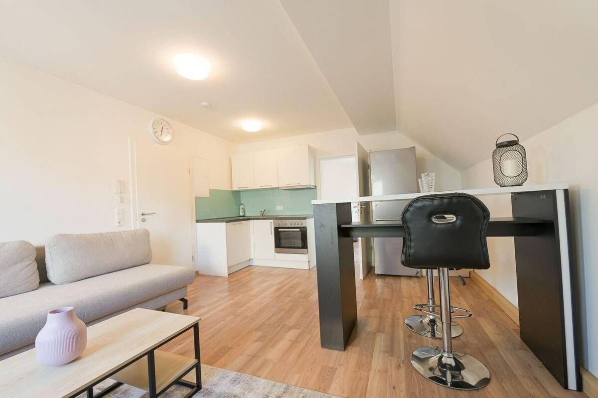 Moderne, möblierte 2-Zi.-Wohnung - Komfort Pur – 74080 Heilbronn – Bild 1 von 9