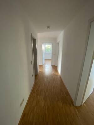 Großzügige 4-RW mit Balkon und Stellplatz zu vermieten! – 6198 Salzatal – Vorschaubild 4