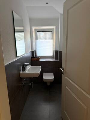 Moderne 3-Zimmer-Dachgeschosswohnung mit großzügigem Balkon und Einbauküche in Quakenbrück – 49610 Quakenbrück – Vorschaubild 5