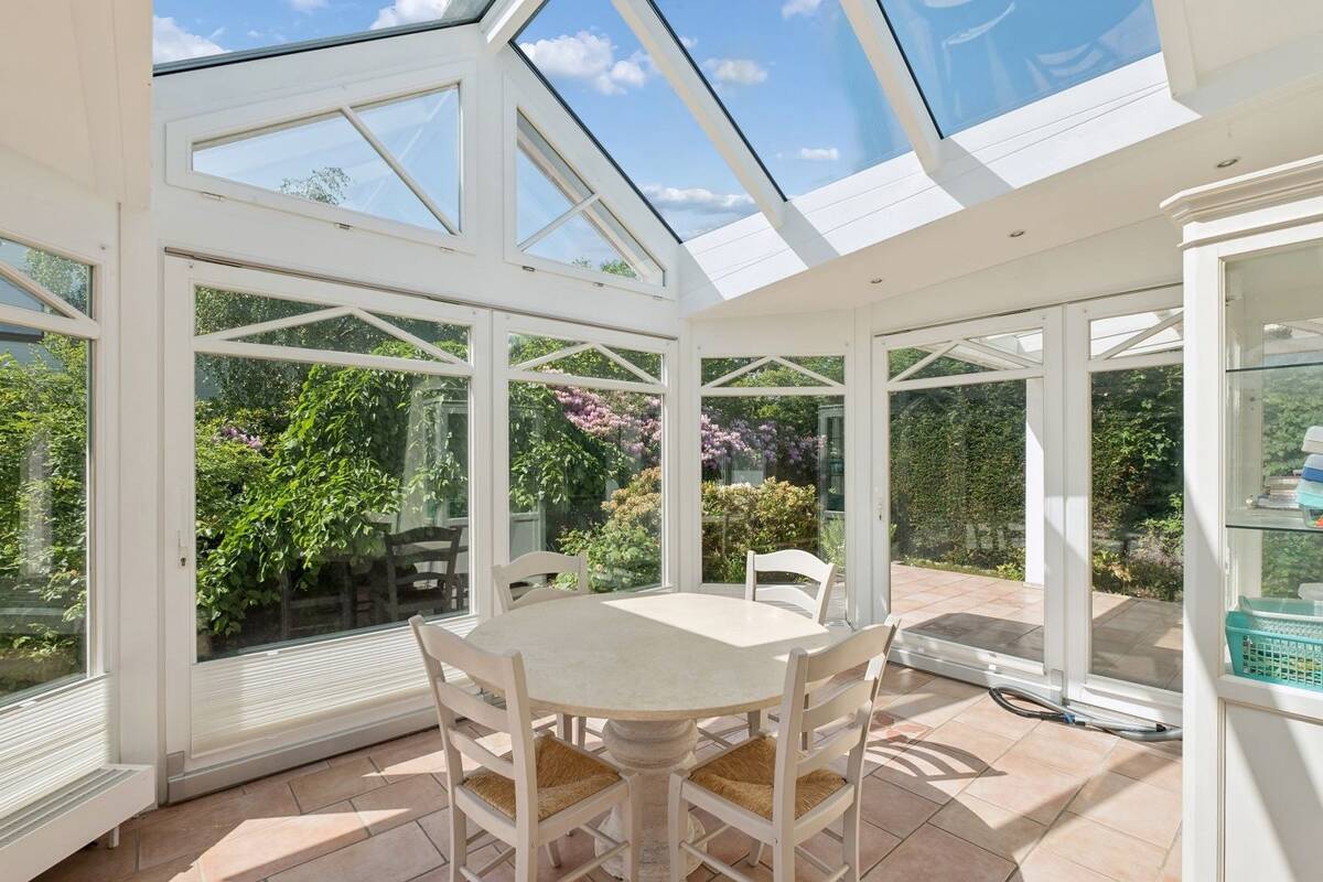 Großzügiger Bungalow auf 967 qm mit Premium-Wintergarten, moderner Hybrid-Wärmepumpe und ca. 335 qm Gesamtfläche – 22045 Hamburg – Bild 1 von 9