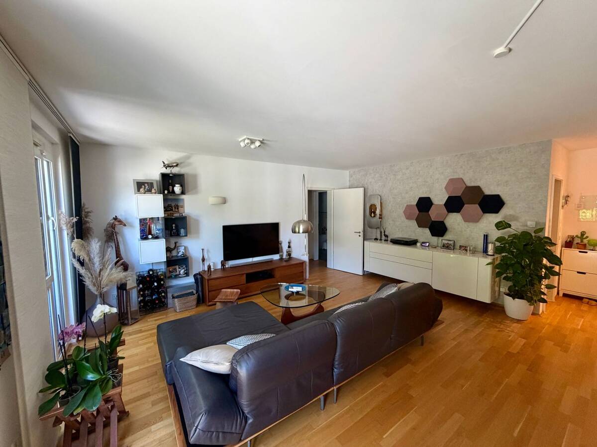 Hochwertig möblierte 3-Zimmerwohnung – 60431 Frankfurt am Main – Bild 1 von 9