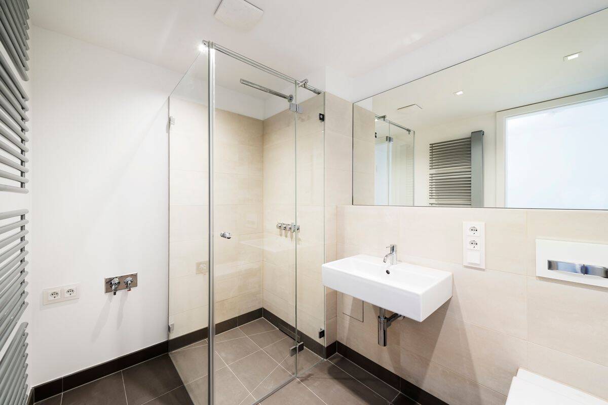 Neuwertiges City-Apartment in exklusiver Lage mit Balkon & Einbauküche – München – Vorschaubild 6