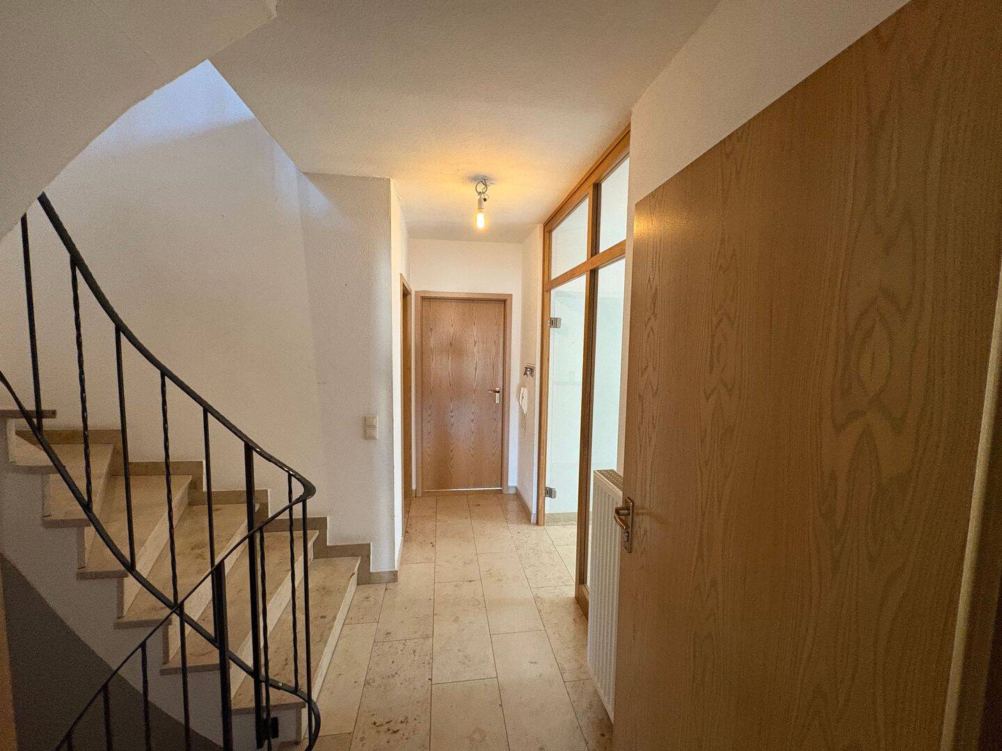 Ihre Chance: Mehrfamilienhaus mit riesigem Grundstück und Gestaltungsfreiheit – Oberdachstetten – Bild 1 von 9