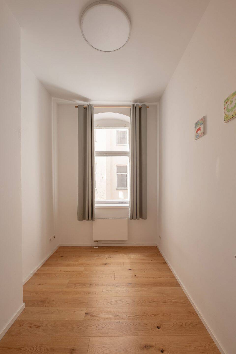 Sanierte und ruhige 2-Zimmer-Altbauwohnung am Rosenthaler Platz – Berlin – Vorschaubild 3