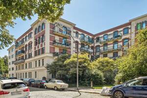 Altbau-Charme mit Potenzial - 3-Zimmer-Wohnung im denkmalgeschützten Altbau – 20539 Hamburg – Vorschaubild 1