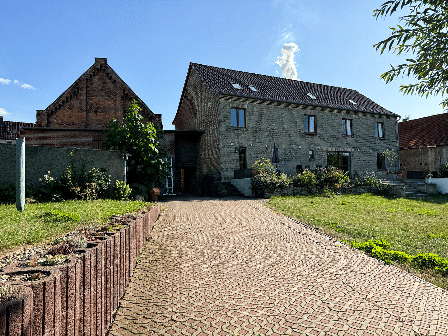 Moderner Dreiseitenhof in ruhiger Dorflage – Schkopau – Bild 1 von 9