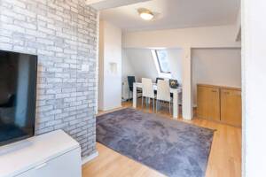 Charmantes Dachgeschoss-Apartment mit 2 Zimmern und Ausbaupotenzial