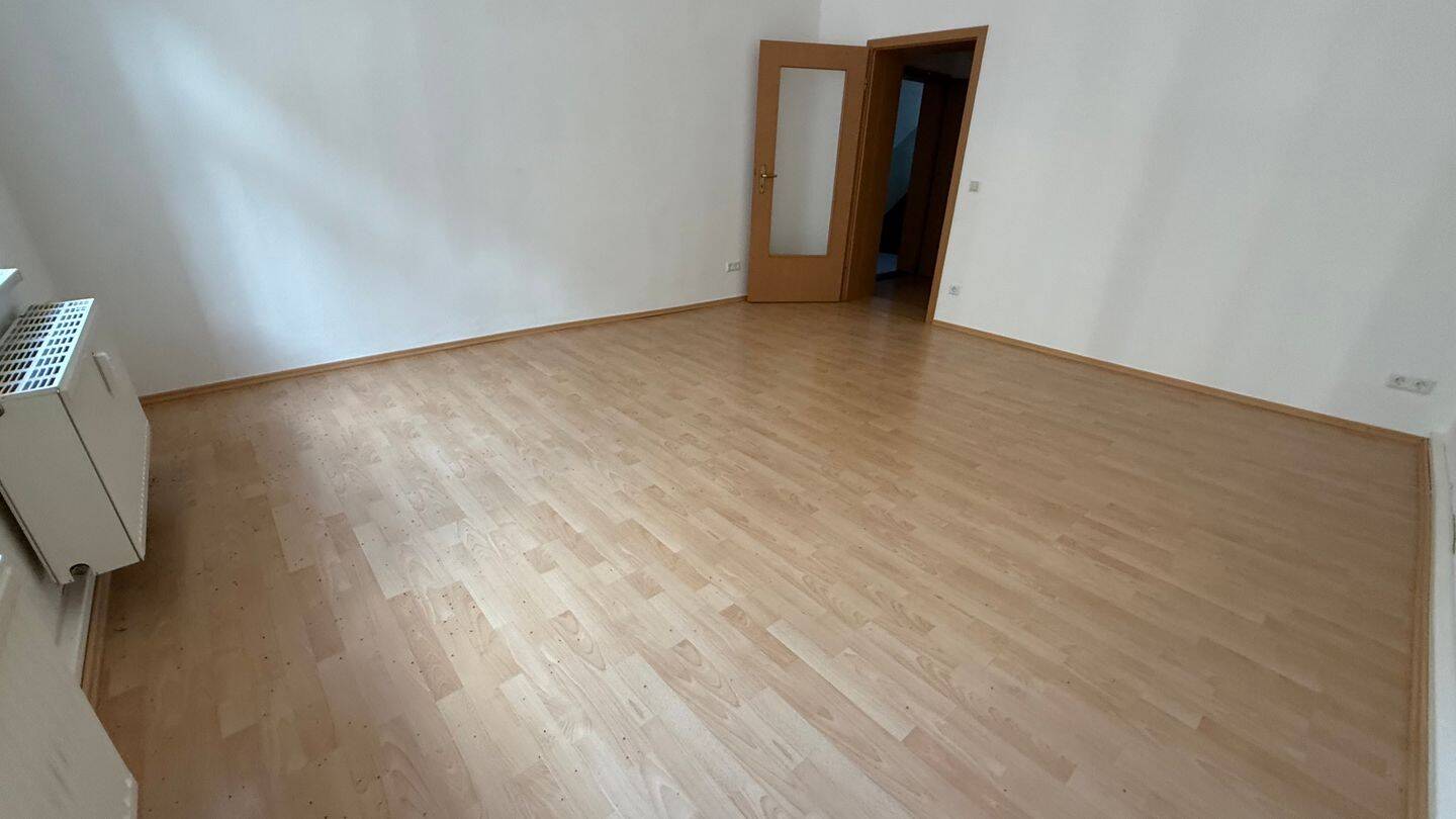 Frei ab sofort ! Küche mit Balkonzugang / Laminat / Bad mit Wanne u.v.m. – Chemnitz – Vorschaubild 5