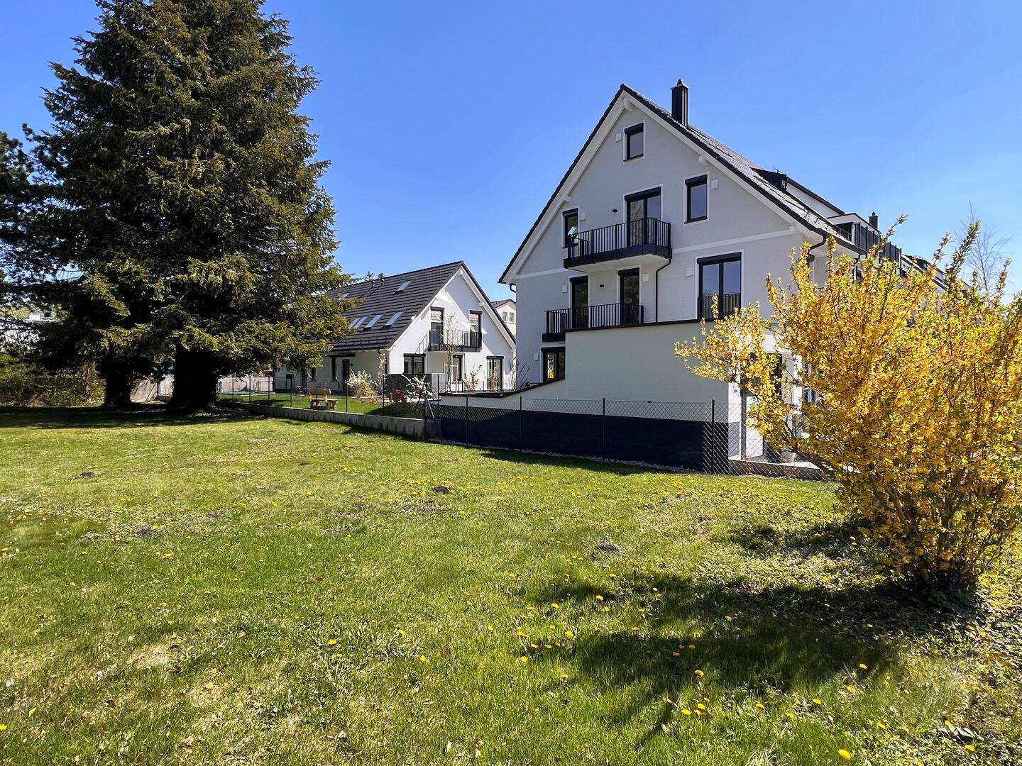 Sehr gut geschnittene NEUBAU-3-Zimmer-OG-Wohnung mit 2 Balkonen und Tiefgarage – München – Vorschaubild 9