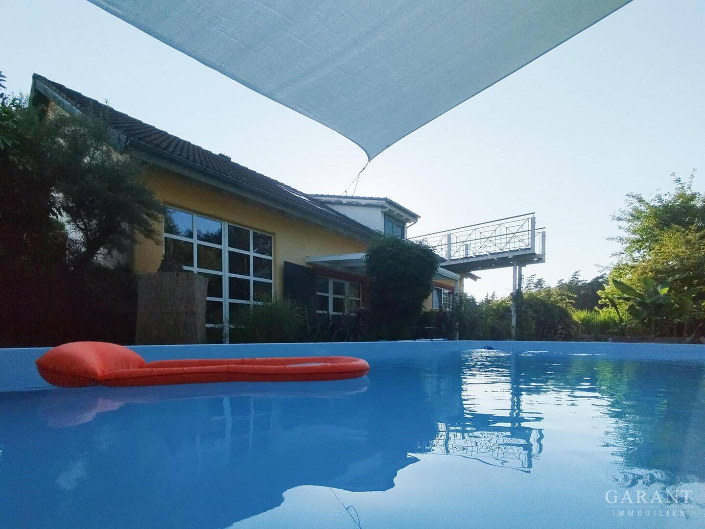 Landhaus bei Stödtlen: ca. 259 m² Wohnen, Pool & eigene Energie - Pferdehaltung möglich