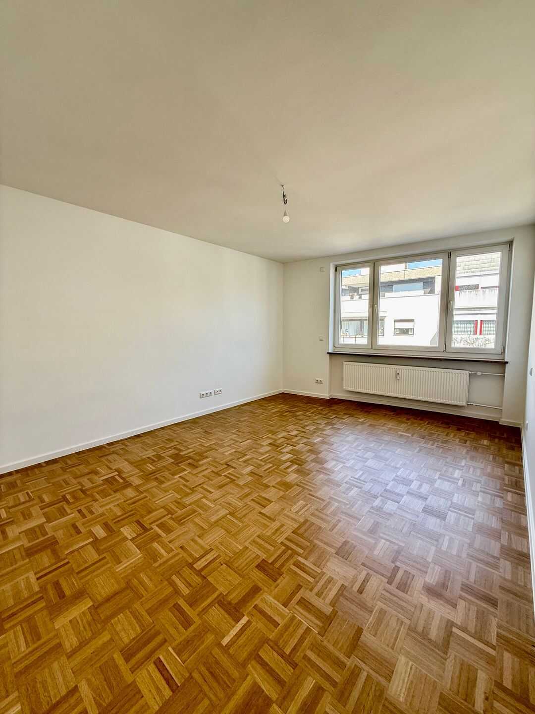 Erstbezug nach Kernsanierung: Helle 3-Zimmer-Wohnung mit Balkon & EBK in ruhiger Lage nahe U-Bahn – München – Vorschaubild 7