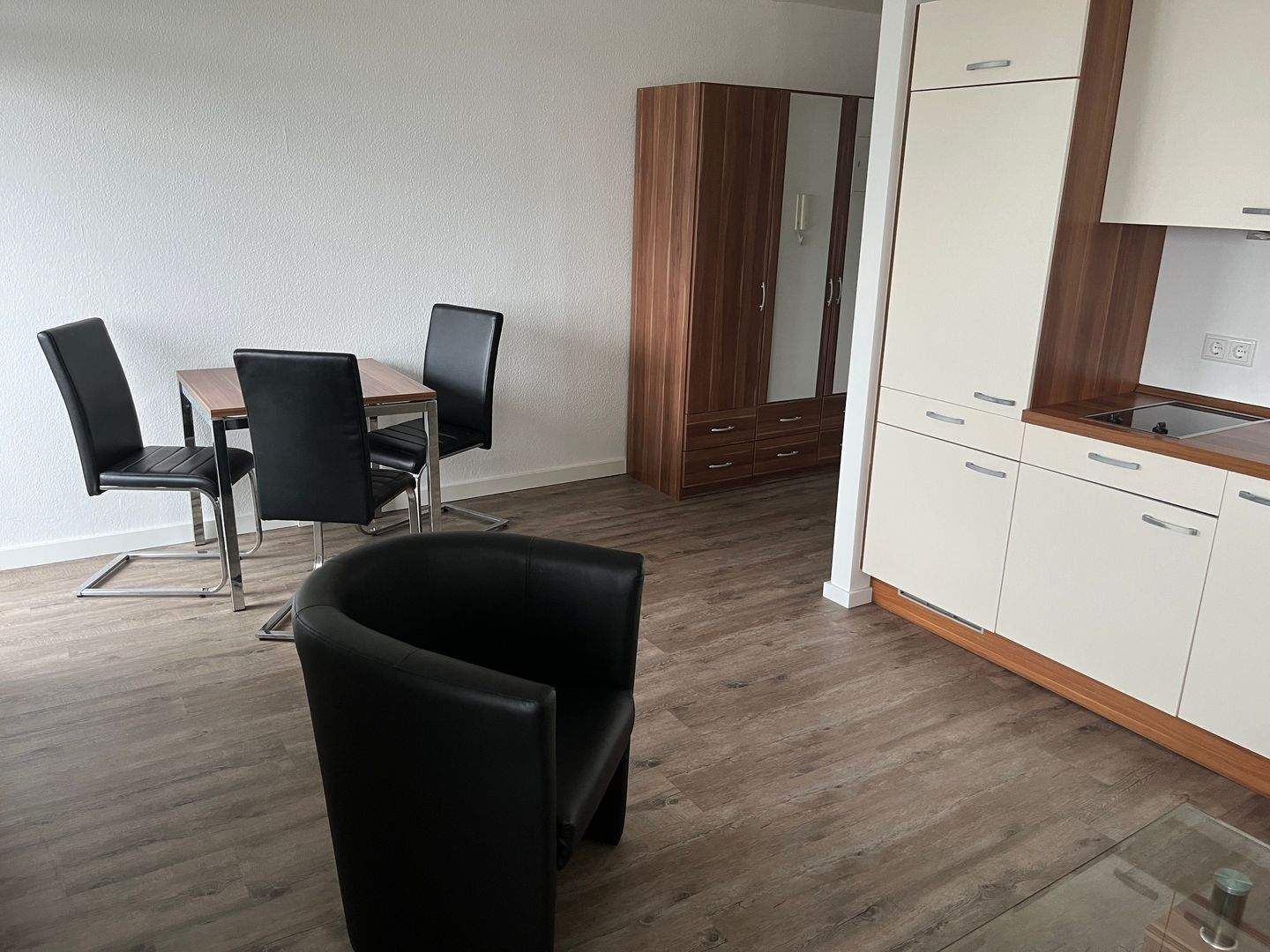 Einfach einziehen! Möbliertes 1 Zimmer-Appartement mit Balkon im 6. OG - Außen- oder TG-Stellplatz optional – Fürth – Vorschaubild 6