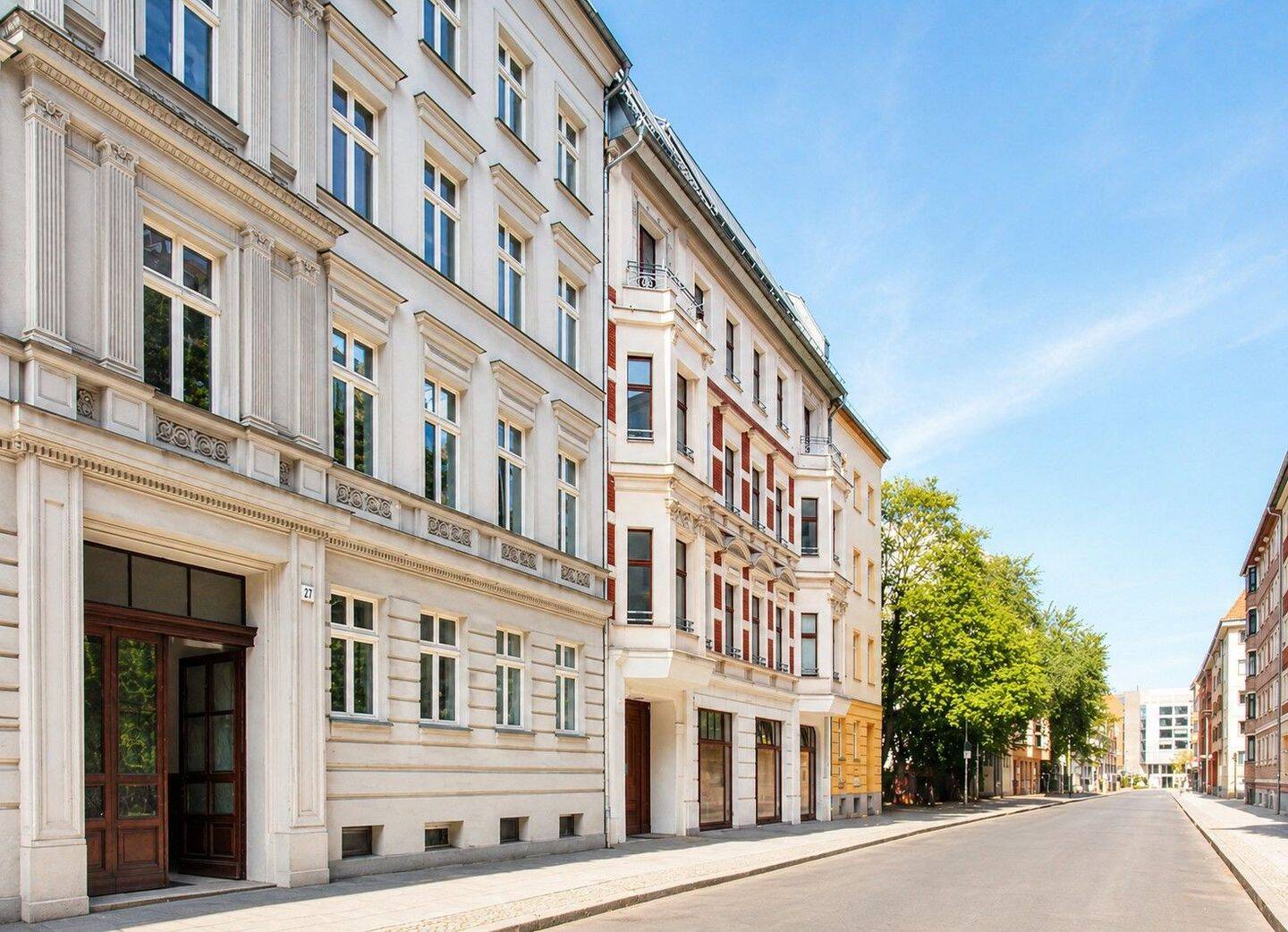 Historical charm meets modern living - exclusive apartment in an old building in the Scheunenviertel – Berlin – Bild 1 von 9