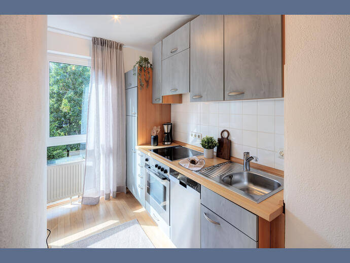 Möbliert: Neuwertig möbliert: Wohnung mit ruhiger Loggia – München – Vorschaubild 6