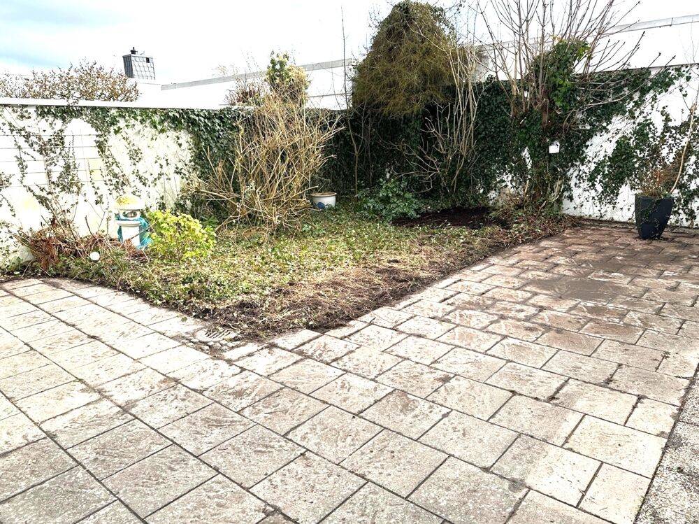 EBENERDIG in HABENHAUSEN! Atrium-Bungalow mit hochw. EBK, uneinsehb. Terrassengarten sowie Garage – Bremen – Vorschaubild 2