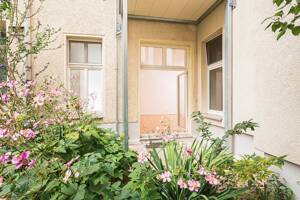 Eine Oase im Prenzlauer Berg - frei 2-Zimmer-Altbauwohnung mit Terrasse