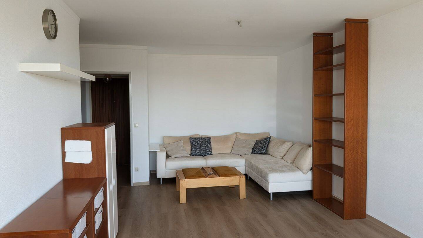 2 ZKB mit großem Balkon, teilmöbliert – Augsburg – Vorschaubild 2