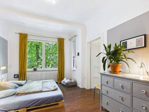 Altbau mit Charakter - hohe Decken, Balkon und viel Raum fürs Leben – 70374 Stuttgart – Vorschaubild 9