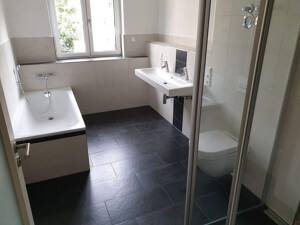 Neubau! 2. Bezug! Moderne 3.RW. mit Balkon, Wanne + Dusche, Fußbodenhzg. u.v.m. zu vermieten! – 1129 Dresden – Vorschaubild 8