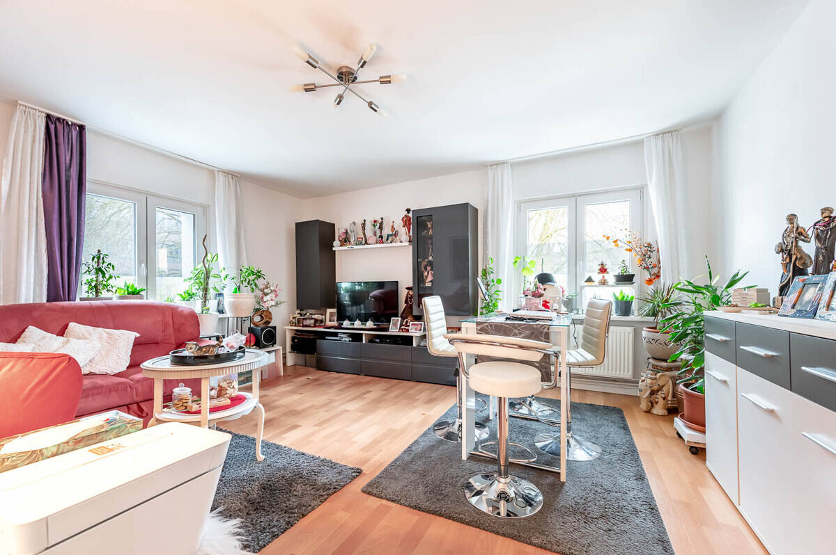 Gut vermietete 2-Zimmerwohnung in modernisiertem Haus in Fuhlsbüttel zu erwerben! – 22335 Hamburg – Bild 1 von 8