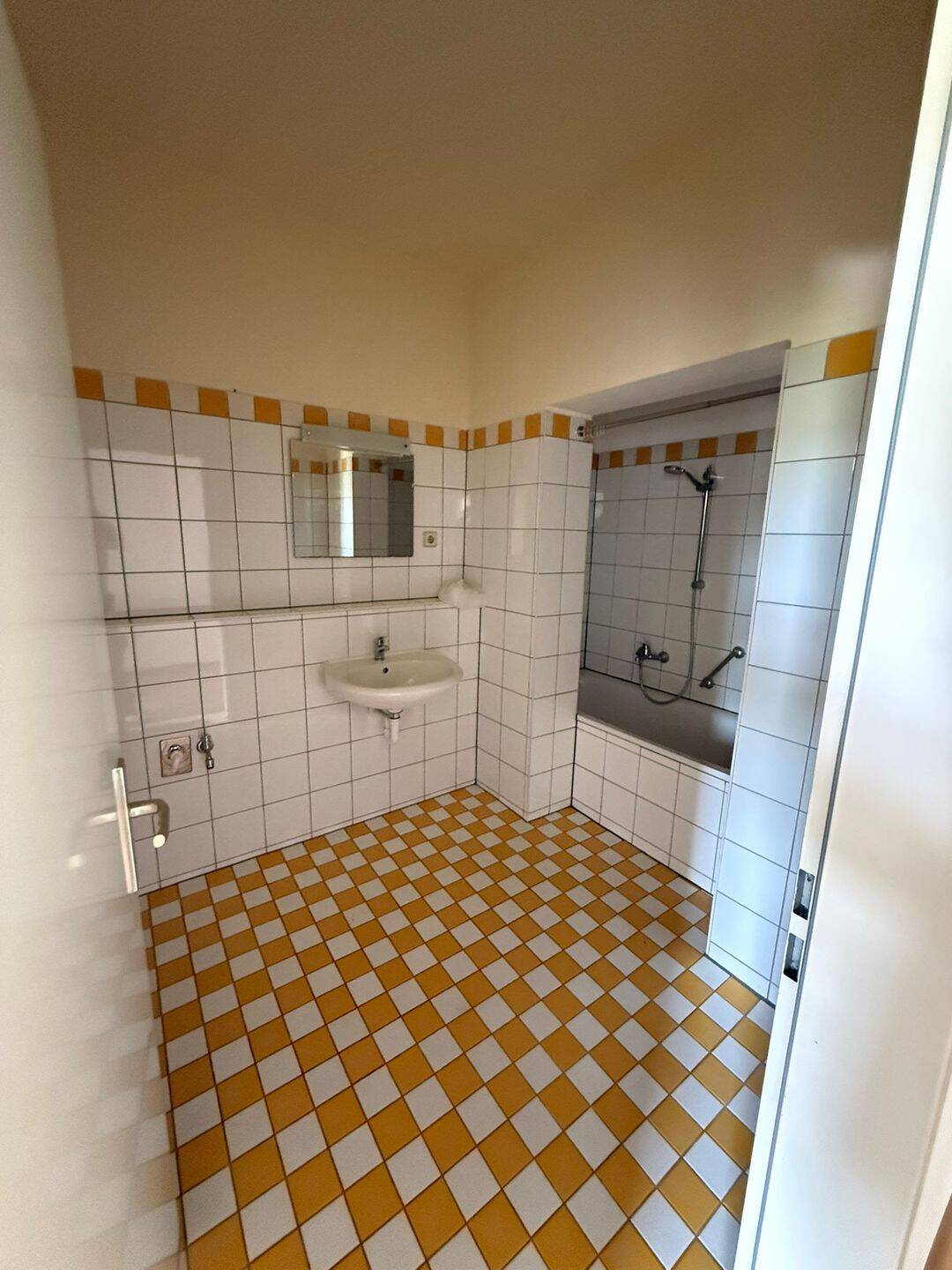 3-Raum Wohnung mit EBK und Stellplatz in Uni Nähe sucht Mieter – Chemnitz – Vorschaubild 4