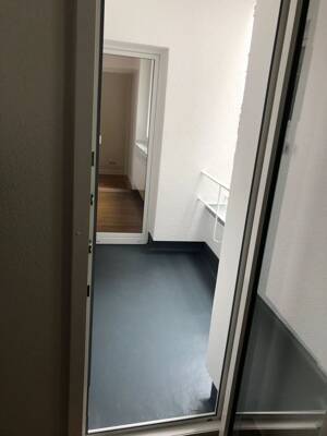 Lichtdurchflutete, großzügige 3-Zimmerwohnung mit Balkon und Parkett -nur schriftliche Anfragen - – 50672 Köln – Vorschaubild 4