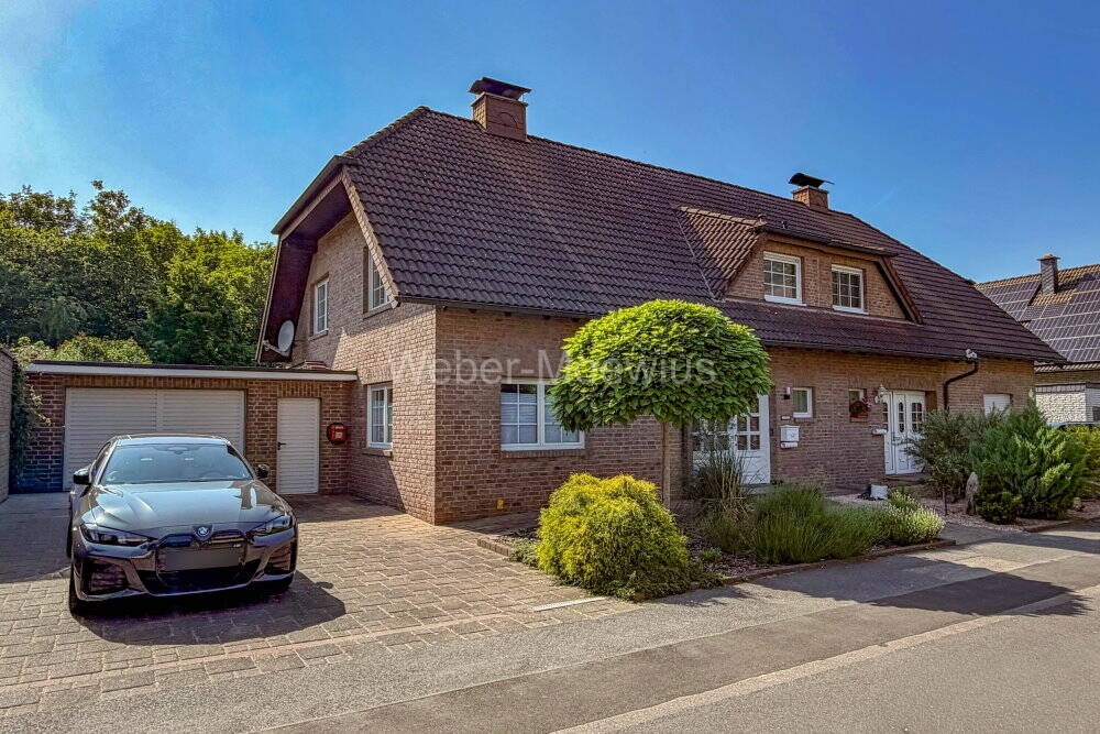 Viel Raum für Familie, Freizeit und gemeinsame Momente: attraktives EFH mit Garage + Garten – Frechen – Bild 1 von 9