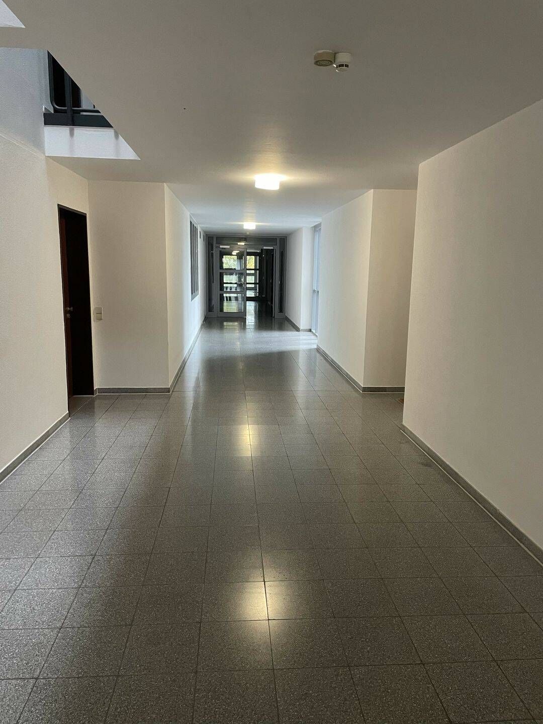 Komfortables 1,5-Zimmer-Appartement mit Tiefgaragenstellplatz - ideal für Singles und Senioren! – Dresden – Bild 1 von 6