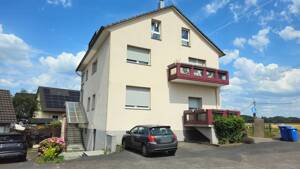Ansprechende 2,5-Zimmer-Dachgeschosswohnung mit hochwertiger EBK u. Garage in bevorzugter Wohnlage von Leverkusen