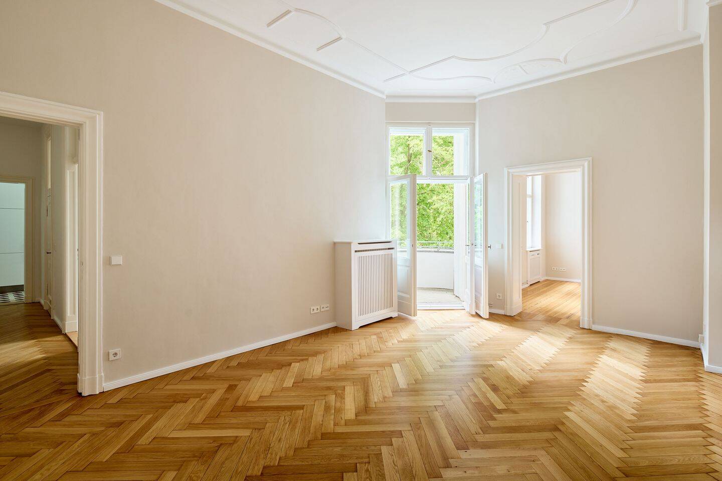 Frisch sanierte 3-Zimmer-Altbauwohnung mit Südbalkon in Top-Lage nahe Ludwigkirchplatz – Berlin – Vorschaubild 4