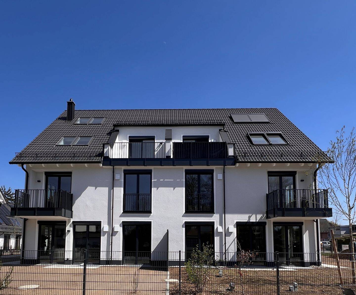 NEUBAU-DG-Wohnung mit ausgebautem Speichergeschoss (Studio), Dachterrasse und Balkon – München – Vorschaubild 5