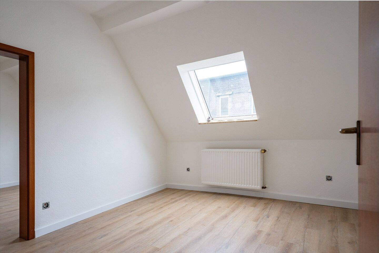 Frisch renovierte 4-Zimmer-Dachgeschosswohnung (69 m²) in Uerdingens Fußgängerzone – Krefeld – Vorschaubild 7