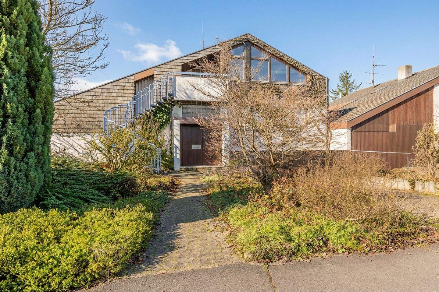 Einfamilienhaus mit Pool, Einliegerwohnung und weitläufigen Grundstück – Nürtingen – Vorschaubild 2