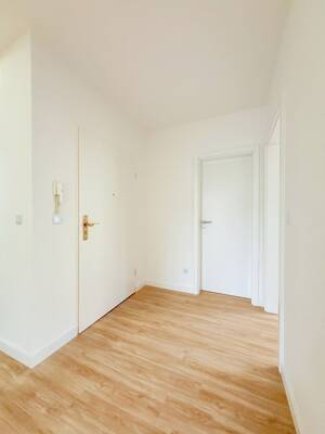 sofort verfügbar: frisch renovierte 3-Raum-Wohnung mit Einbauküche – 1328 Dresden – Vorschaubild 7