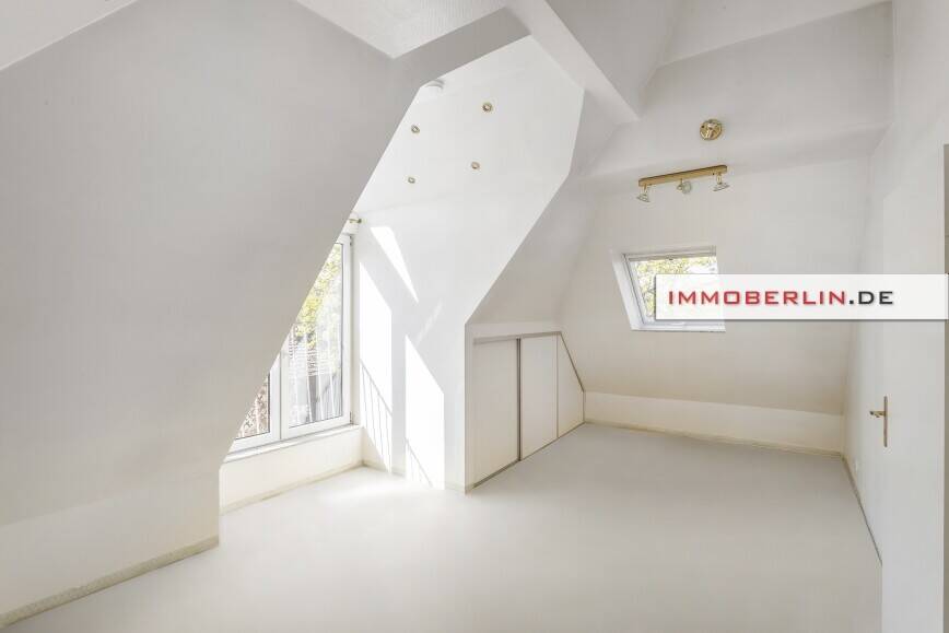 IMMOBERLIN.DE - Herrliche Aussichten! Dachgeschosswohnung mit privater Sonnenterrasse & Stellplatz – Berlin – Vorschaubild 3