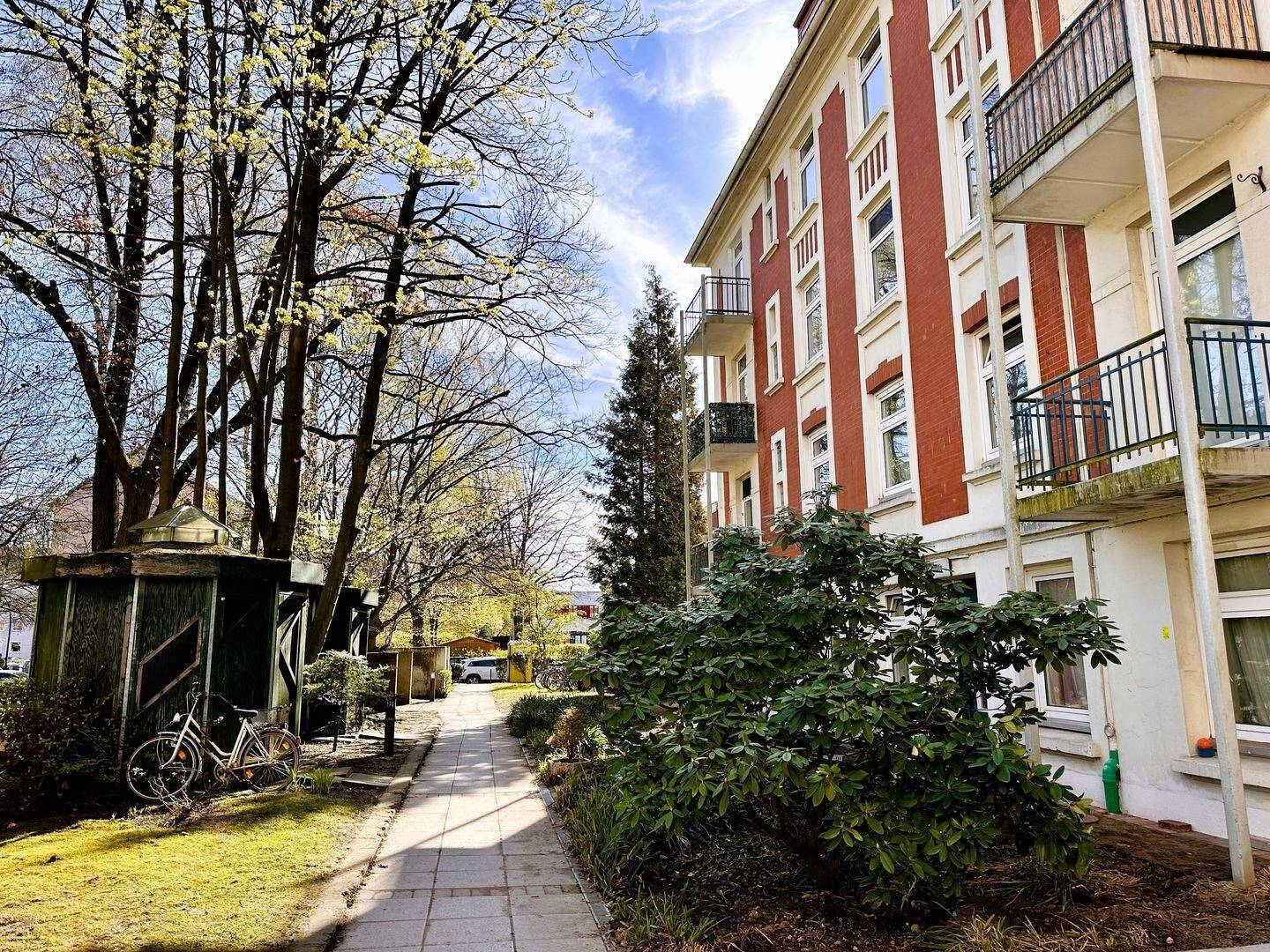 Vollständig sanierte Erdgeschoss-Wohnung mit neuer Einbauküche in beliebter Lage von Barmbek-Süd – Hamburg – Vorschaubild 2