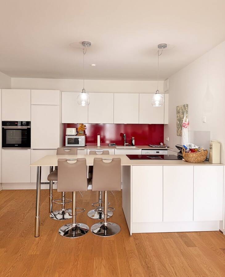 Möblierte 3-Zi-Whg, großer West-Balkon, Tiefgarage in München-Bogenhausen – München – Vorschaubild 3