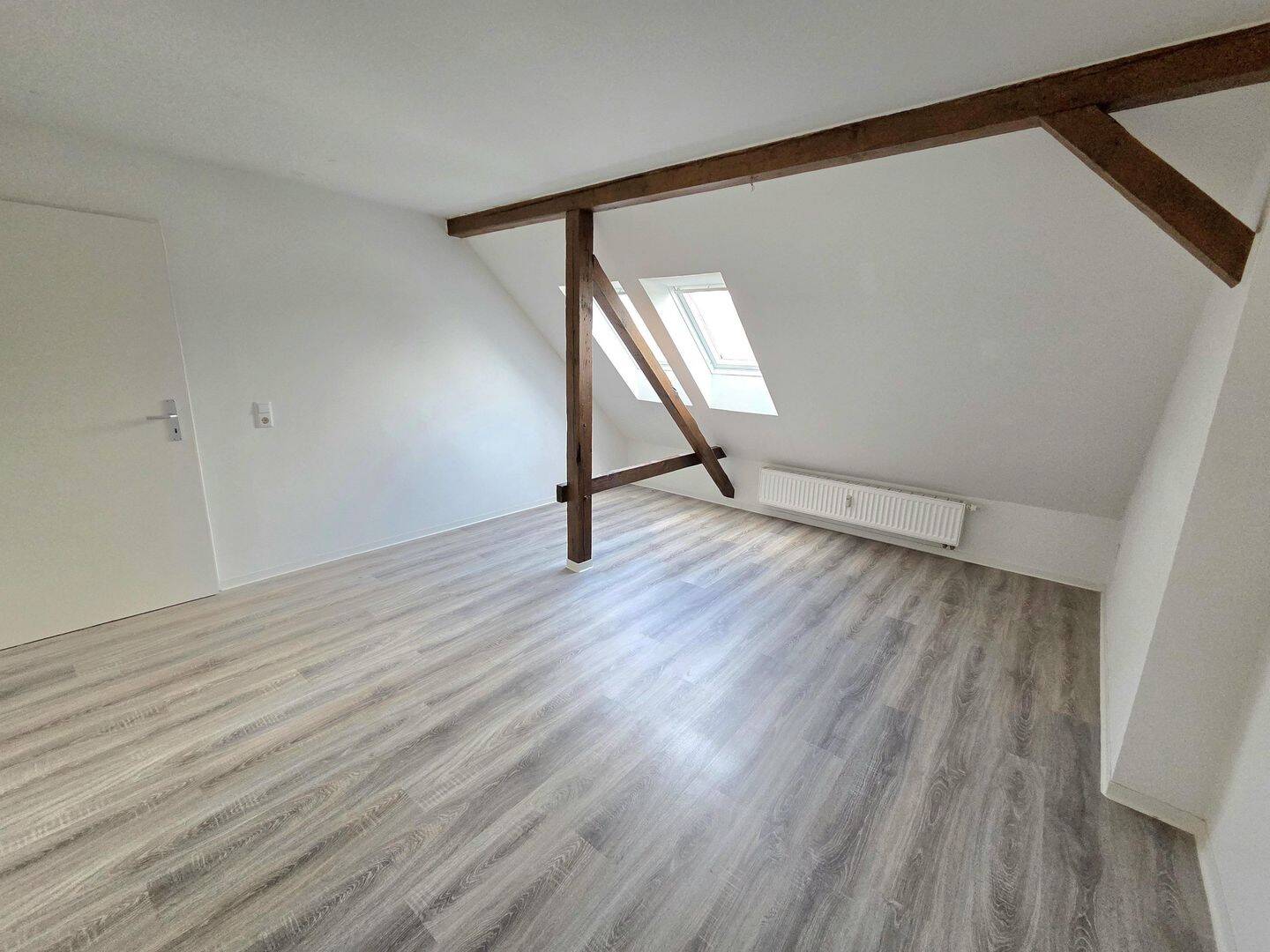 Gemütliche 3-Zimmer-Dachgeschosswohnung mit Sichtbalken in Chemnitz-Hilbersdorf! – Chemnitz – Vorschaubild 6