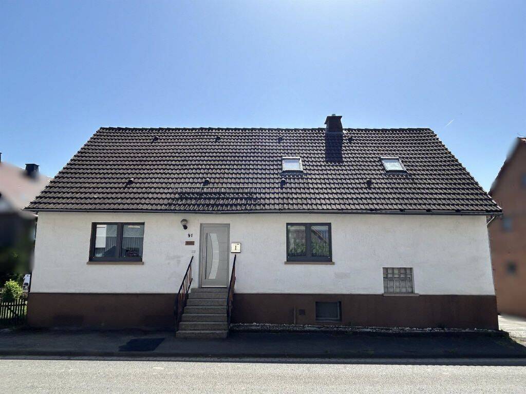 Familienfreundliches Einfamilienhaus mit Garage in Lichtenfels-Rhadern – Lichtenfels – Vorschaubild 3