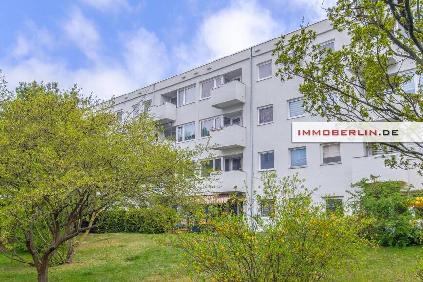 IMMOBERLIN.DE - 2025 saniert! Sonnenhelle Wohnung mit Balkonloggia nahe der Havel – Berlin – Bild 1 von 9