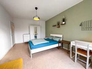 Helle, Bezugsfreie 2-Zimmer Wohnung, 2.OG in Prenzlauer Berg – 10409 Berlin – Vorschaubild 2