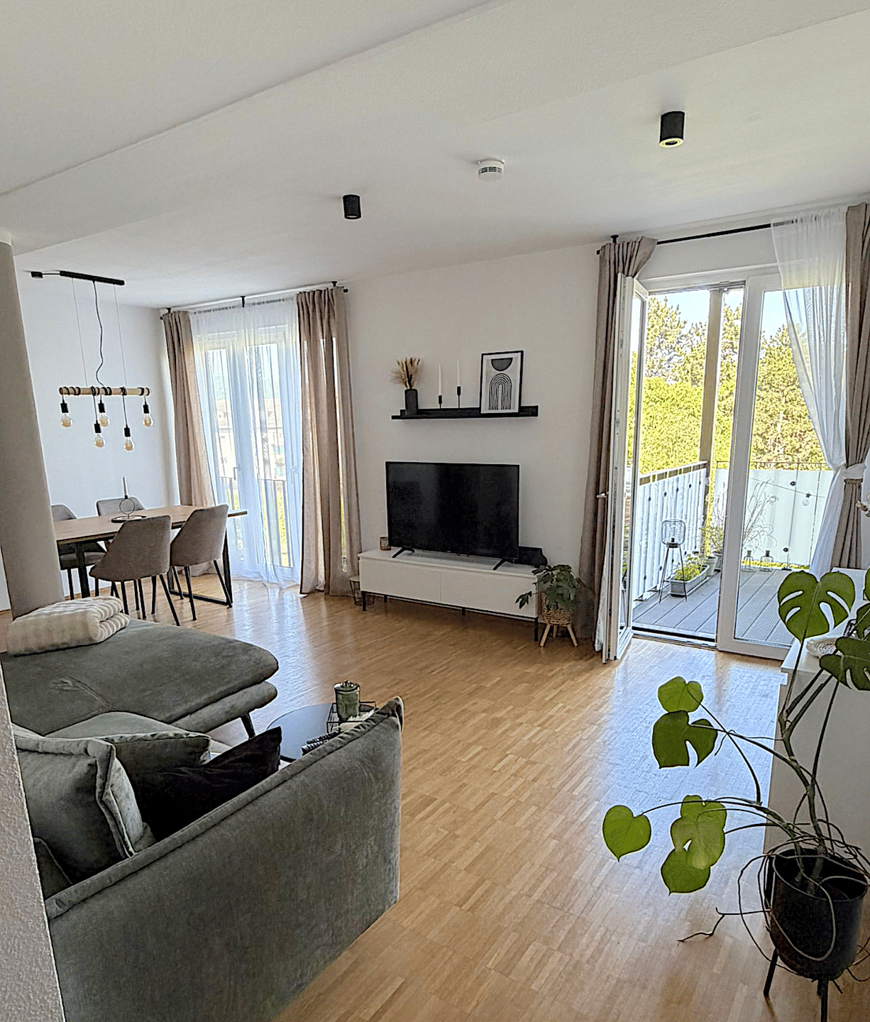 Vermietete, barrierefreie und moderne 2,5 Zimmer Wohnung mit Balkon und Carport
