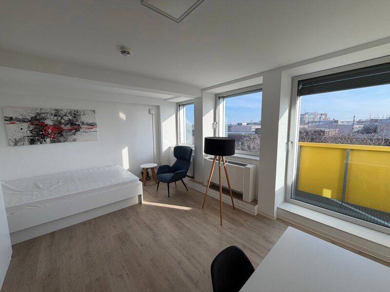 Lichtdurchflutetes Wohnrefugium mit Balkon und stilvoller Ausstattung - "Voll Möbliert" – Düsseldorf – Bild 1 von 4