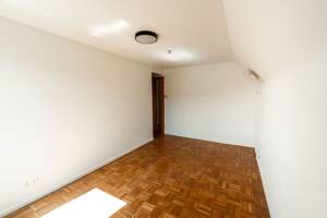 Elegante 4-Zimmer-Dachgeschosswohnung mit Charme - Lichtdurchflutet in Esslingen – 73728 Esslingen am Neckar – Vorschaubild 3
