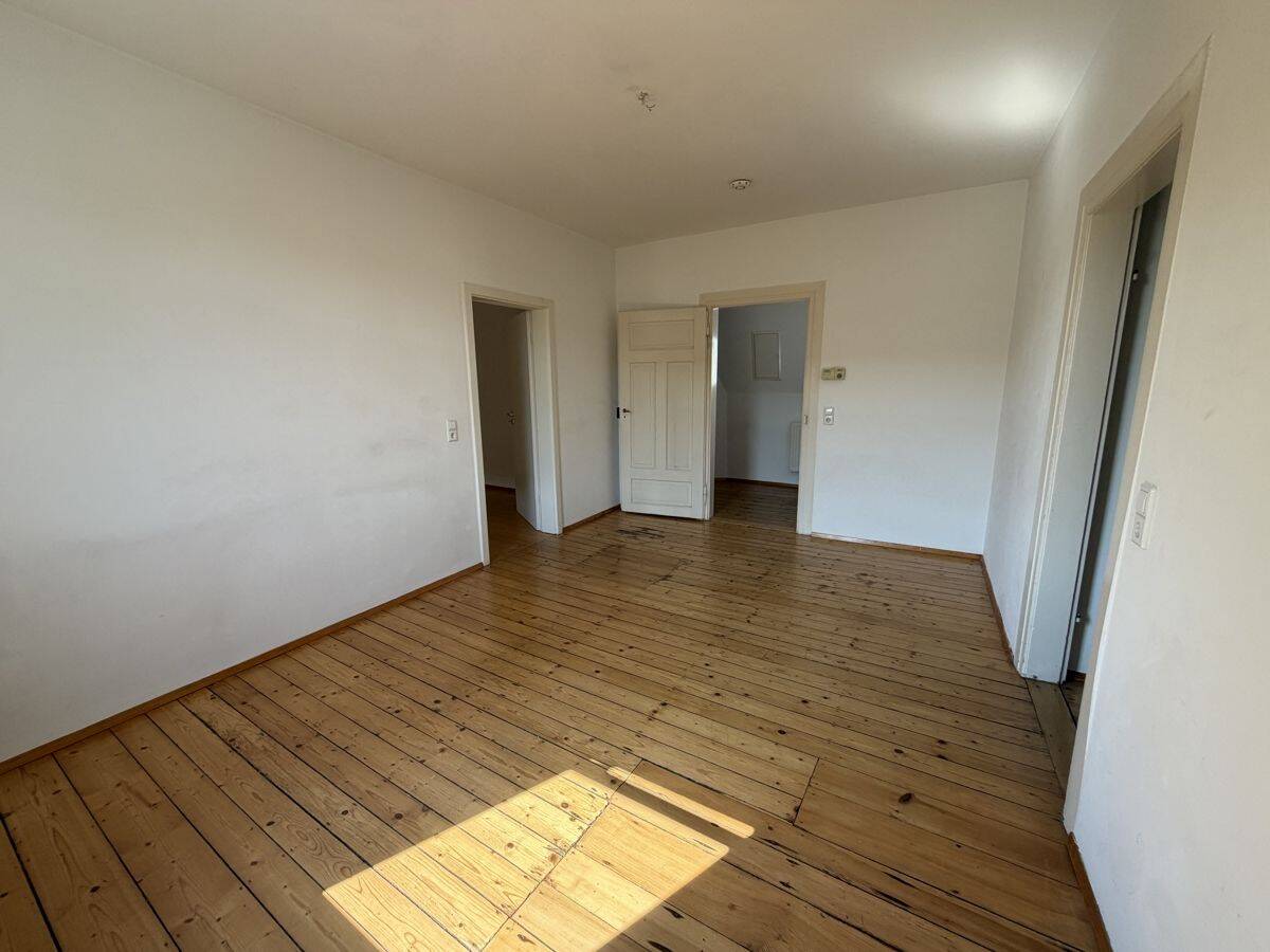Charmante 2-Zimmer-Dachgeschosswohnung mit Einbauküche in der Karlsruher Südstadt – Karlsruhe – Vorschaubild 4