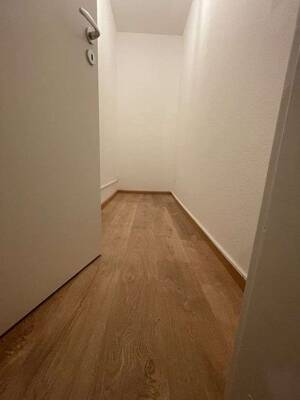 Exklusiv saniert und perfekt geschnitten - 2-Zimmer-Wohnung mit großzügigem Balkon – 79114 Freiburg im Breisgau – Vorschaubild 4