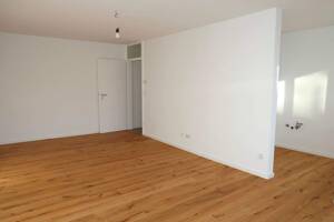 ** Wohnen am Park: Lichtdurchflutete 3-Zimmer-Wohnung direkt am Christoph-von-Gluck-Platz * Westbalkon zum Innenhof * U-Bahn-Nähe** – 80807 München – Vorschaubild 4