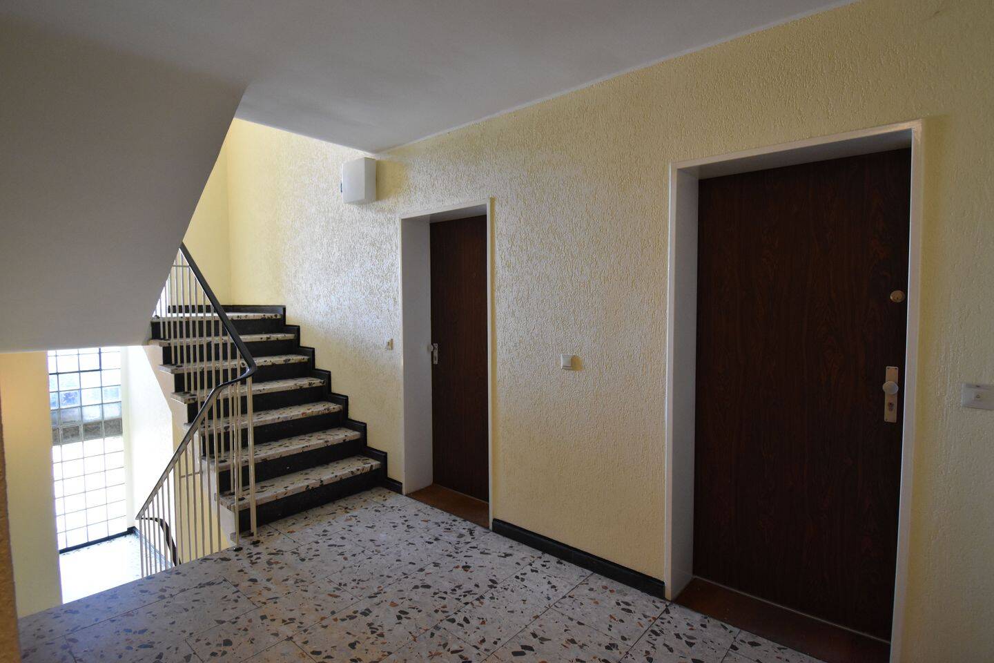 PROVISIONSFREI! Renoviertes Apartment mit Balkon in Düsseldorf – Düsseldorf – Vorschaubild 2