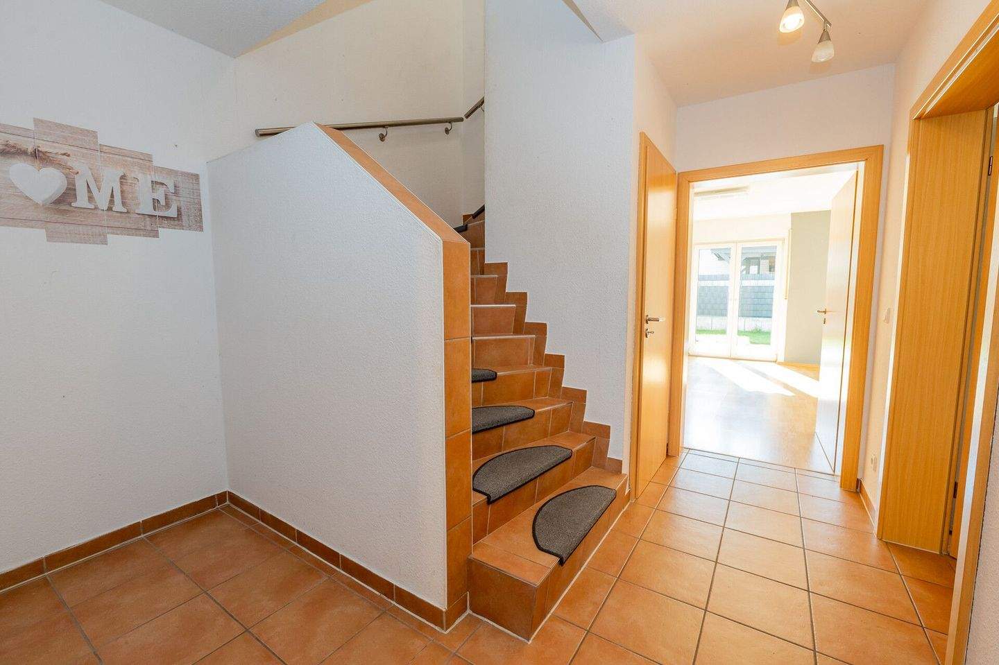 RESERVIERT - Moderne Doppelhaushälfte mit Garten in ruhiger Lage - Komfortables Wohnen auf ca. 125?m² – Himmelpforten – Vorschaubild 2
