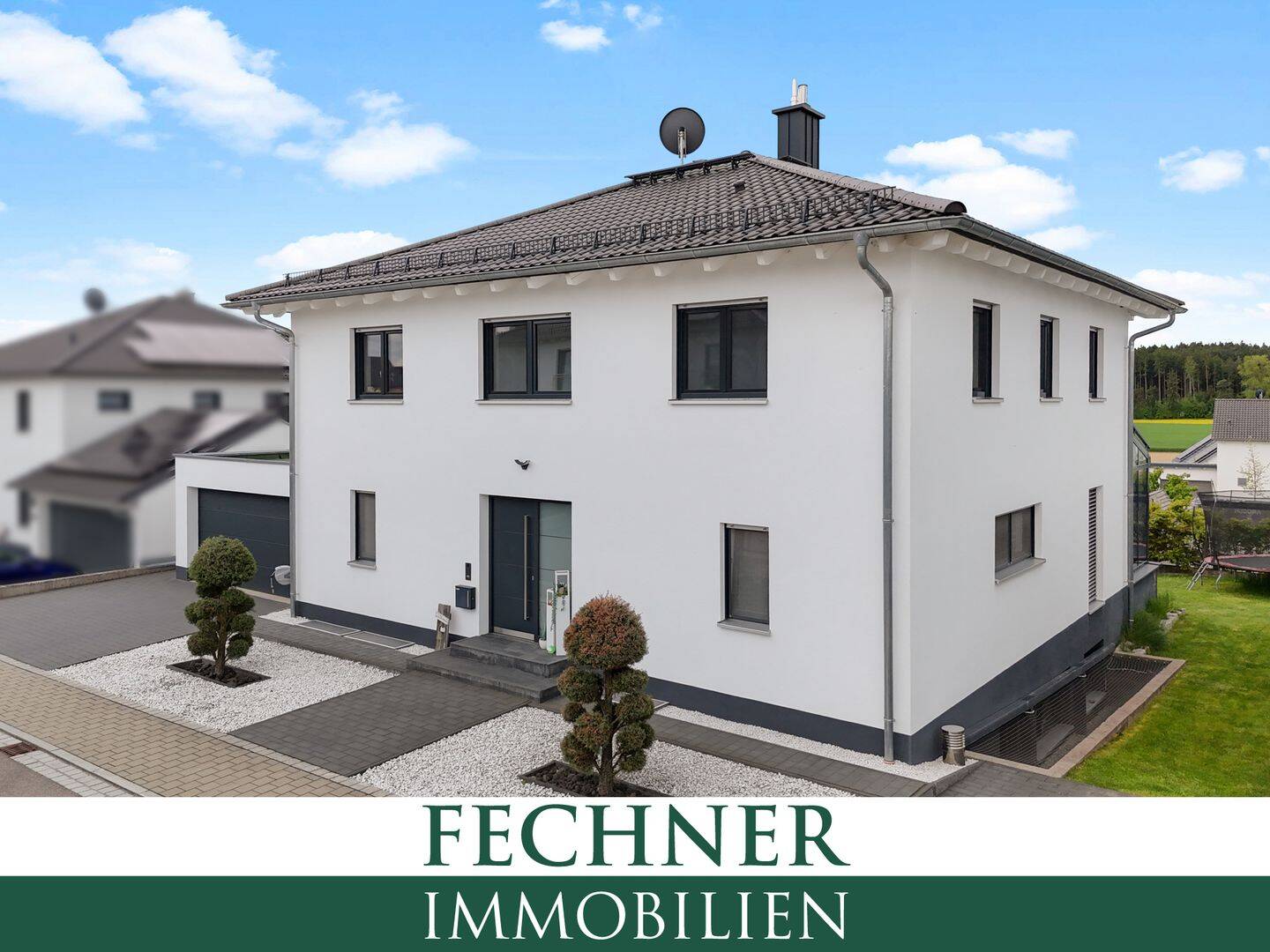 Modernes, massiv gebautes XXL-Einfamilienhaus mit Einliegerwohnung, drei Bädern, Doppelgarage u.v.m.